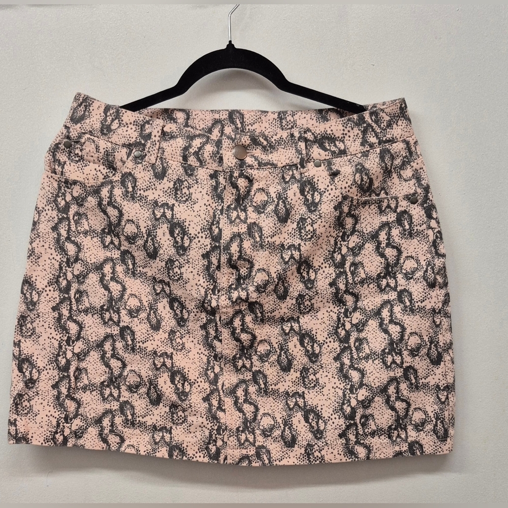 🌼5/$20 Design Lab Pink Snake-Print Mini Skirt with Black Pattern Medium